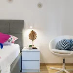 Top Location Beach & Downtown Apartment Park