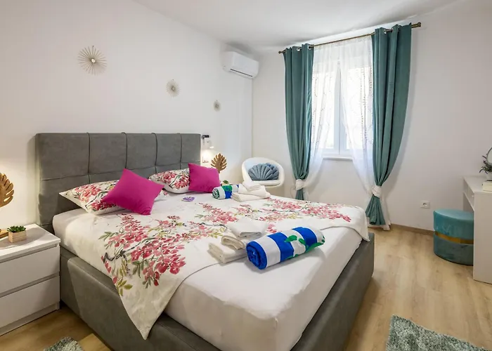 Top Location Beach & Downtown Apartment Park