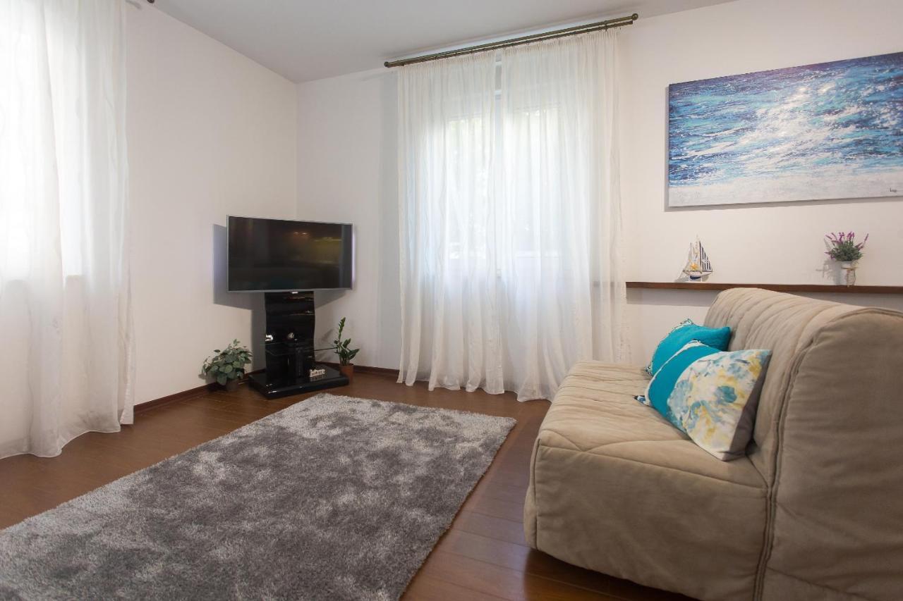 Apartment Location & Downtown Park